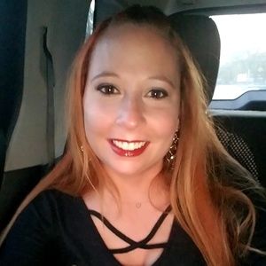 Meet your Posher, Larissa